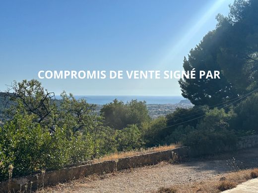 Grundstück in Ollioules, Var