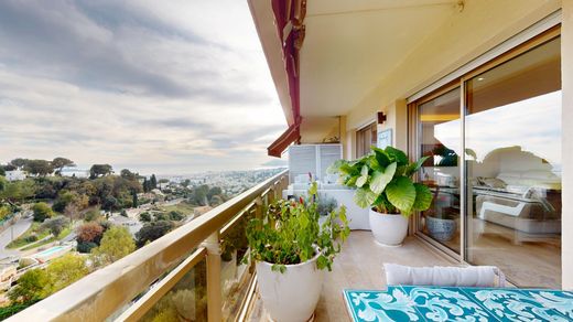 Apartment / Etagenwohnung in Le Cannet, Alpes-Maritimes