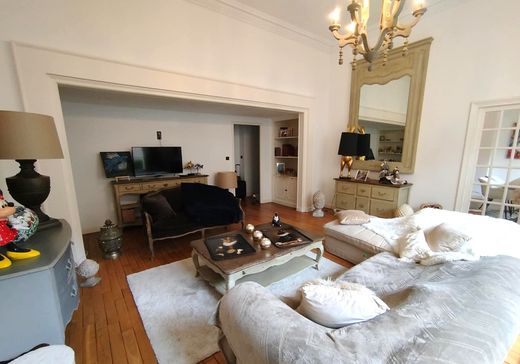 Apartment / Etagenwohnung in Vichy, Allier