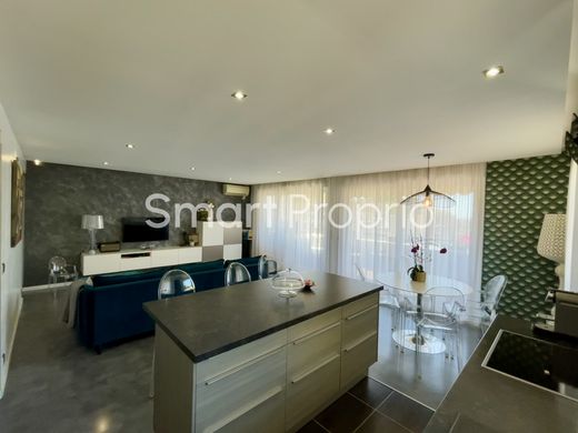 Apartment / Etagenwohnung in Menton, Alpes-Maritimes