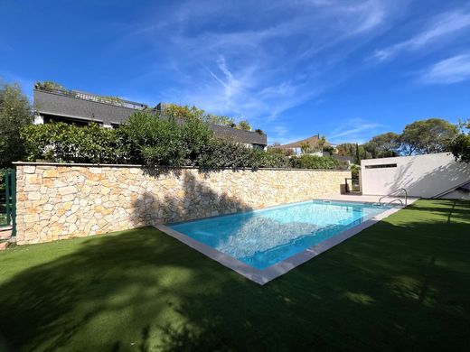 Apartment / Etagenwohnung in Saint-Raphaël, Var