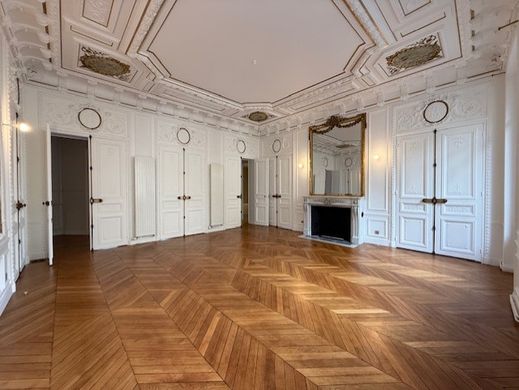 Apartment / Etagenwohnung in Tour Eiffel, Invalides – Ecole Militaire, Saint-Thomas d’Aquin, Paris