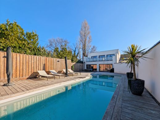 Luxus-Haus in Bruges, Gironde