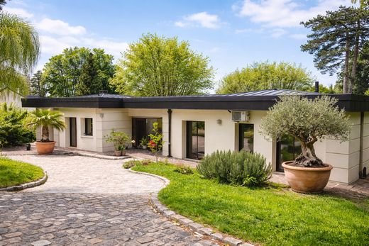 Luxury home in Montlignon, Val d'Oise