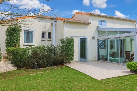 Vaux-sur-Mer, Charente-Maritimeの高級住宅