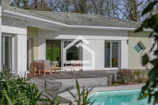 Luxus-Haus in Saint-Aubin-de-Médoc, Gironde