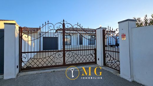 Villa in Saint-Gilles, Gard