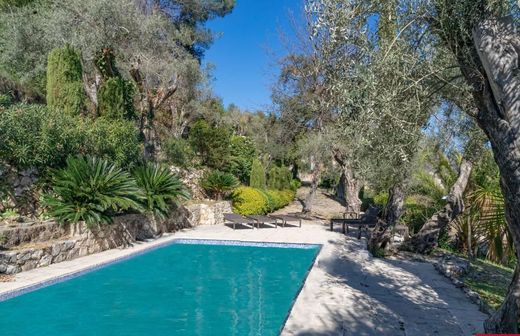 Grond in Roquefort-les-Pins, Alpes-Maritimes