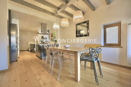 Apartment / Etagenwohnung in Menthon-Saint-Bernard, Haute-Savoie