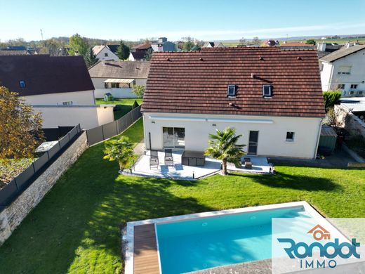 Luxe woning in Gemeaux, Cote d'Or