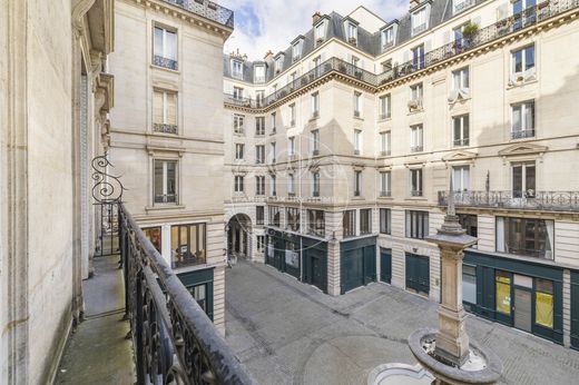 Apartment in Chatelet les Halles, Louvre-Tuileries, Palais Royal, Paris