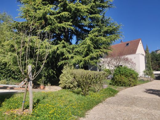 Luxury home in Crépieux-la-Pape, Rhône