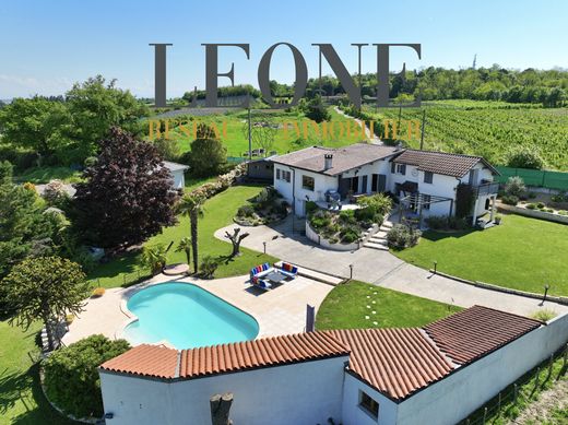 Luxe woning in Saint-Genis-Laval, Rhône