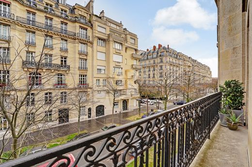 Apartment / Etagenwohnung in Tour Eiffel, Invalides – Ecole Militaire, Saint-Thomas d’Aquin, Paris