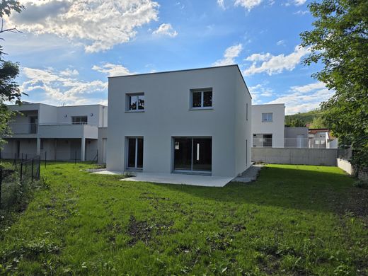 Luxury home in Les Martres-de-Veyre, Puy-de-Dôme
