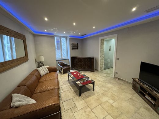 La Turbie, Alpes-Maritimesのアパートメント