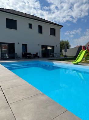 Luxury home in Ouges, Cote d'Or