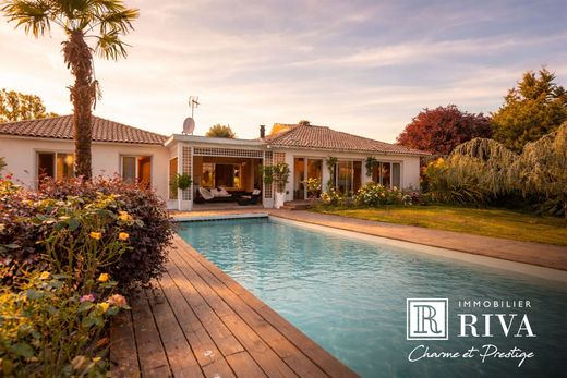 Luxury home in Carignan-de-Bordeaux, Gironde