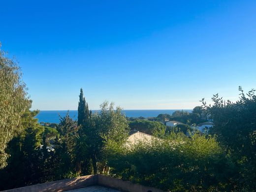 Luxus-Haus in Saint-Aygulf, Var