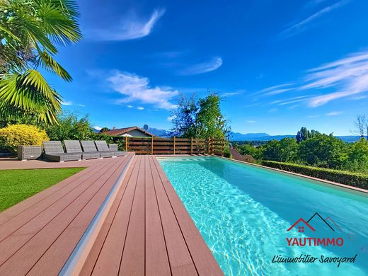 Luxe woning in Cranves-Sales, Haute-Savoie