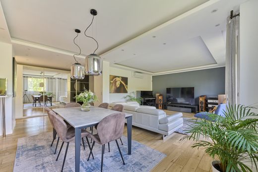 Apartment in Neuilly-sur-Seine, Hauts-de-Seine
