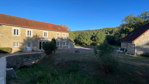 Luxus-Haus in Arnay-le-Duc, Cote d'Or