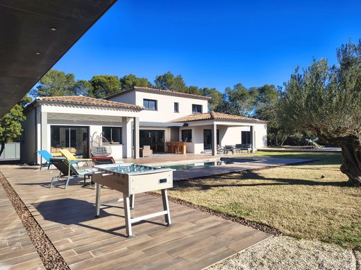 Элитный дом, Ним, Gard