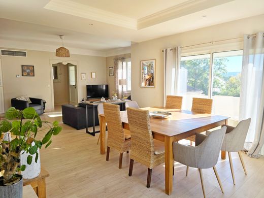 Villa in Rognac, Bouches-du-Rhône