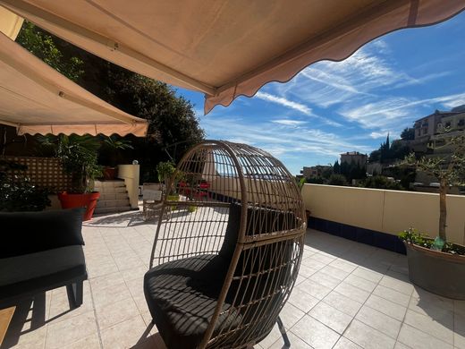 Roquebrune-Cap-Martin, Alpes-Maritimesのアパートメント