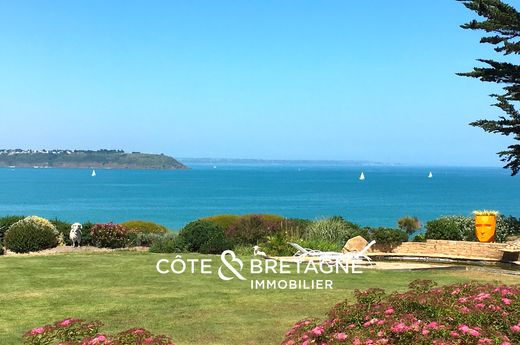 Luxury home in Hillion, Côtes-d'Armor