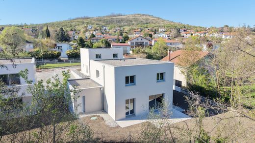 Luxury home in Les Martres-de-Veyre, Puy-de-Dôme