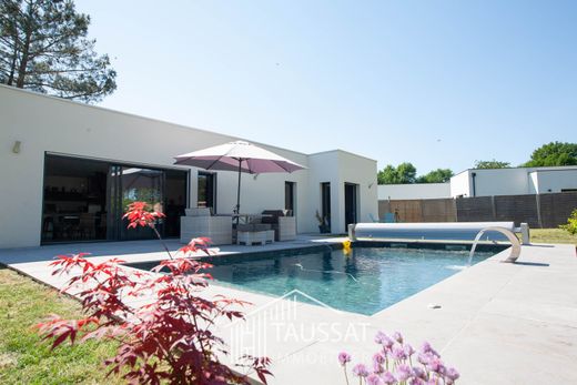 Luxury home in Audenge, Gironde