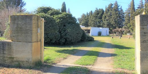 Générac, Gardの高級住宅