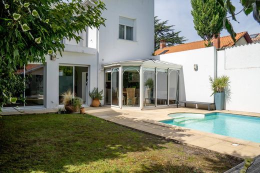 منزل ﻓﻲ Caudéran, Gironde