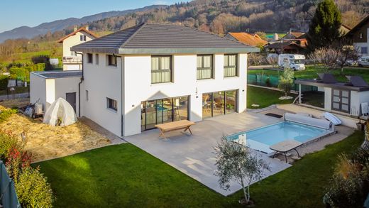 Casa de luxo - Bons-en-Chablais, Alta Sabóia