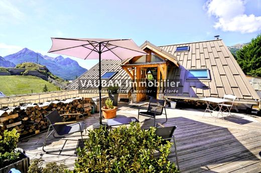 Briançon, Hautes-Alpesのアパートメント