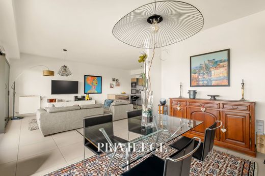 Apartment in Saint-Didier-au-Mont-d'Or, Rhône