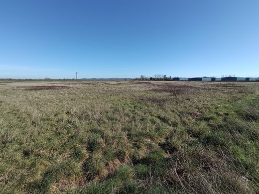 Land in Carbonne, Upper Garonne