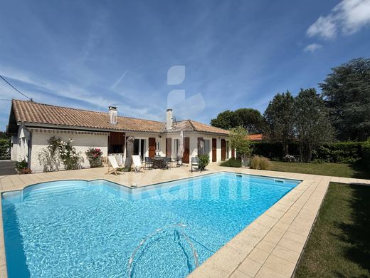 Luxury home in Saint-Symphorien, Gironde