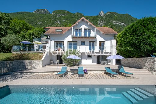 Maison de luxe à Bourdeau, Savoie