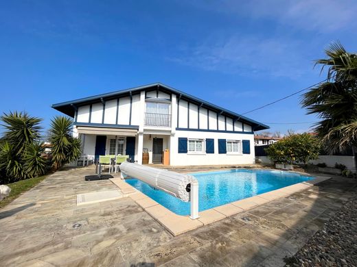 Luxury home in Ciboure, Pyrénées-Atlantiques