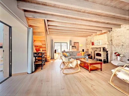 Элитный дом, Coulonges-sur-l'Autize, Deux-Sèvres