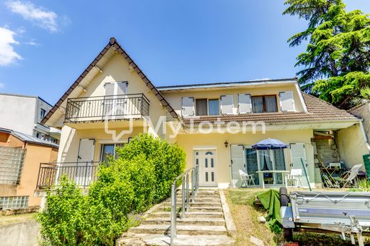 Luxury home in Chaville, Hauts-de-Seine