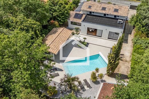 Luxury home in Saint-Médard-en-Jalles, Gironde