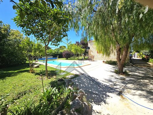 Villa in Châteauneuf-les-Martigues, Bouches-du-Rhône