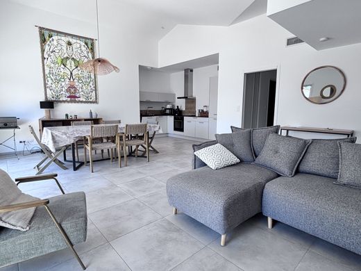 Apartment in Saint-Cyr-sur-Mer, Var