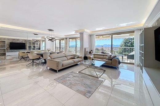 Apartment / Etagenwohnung in Cannes, Alpes-Maritimes