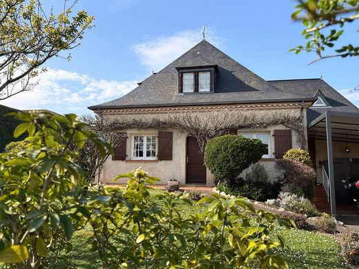 Luxury home in Lons, Pyrénées-Atlantiques