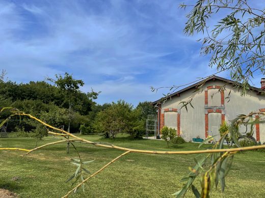 Luxury home in Saint-Vincent-de-Tyrosse, Landes