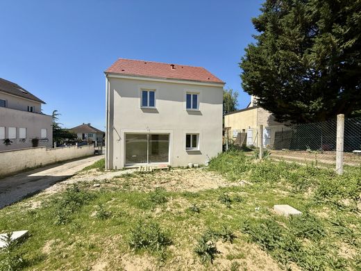 Casa di lusso a Morainvilliers, Yvelines